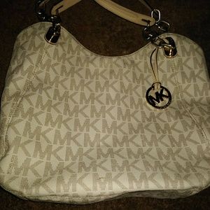 Micheal Kors purse